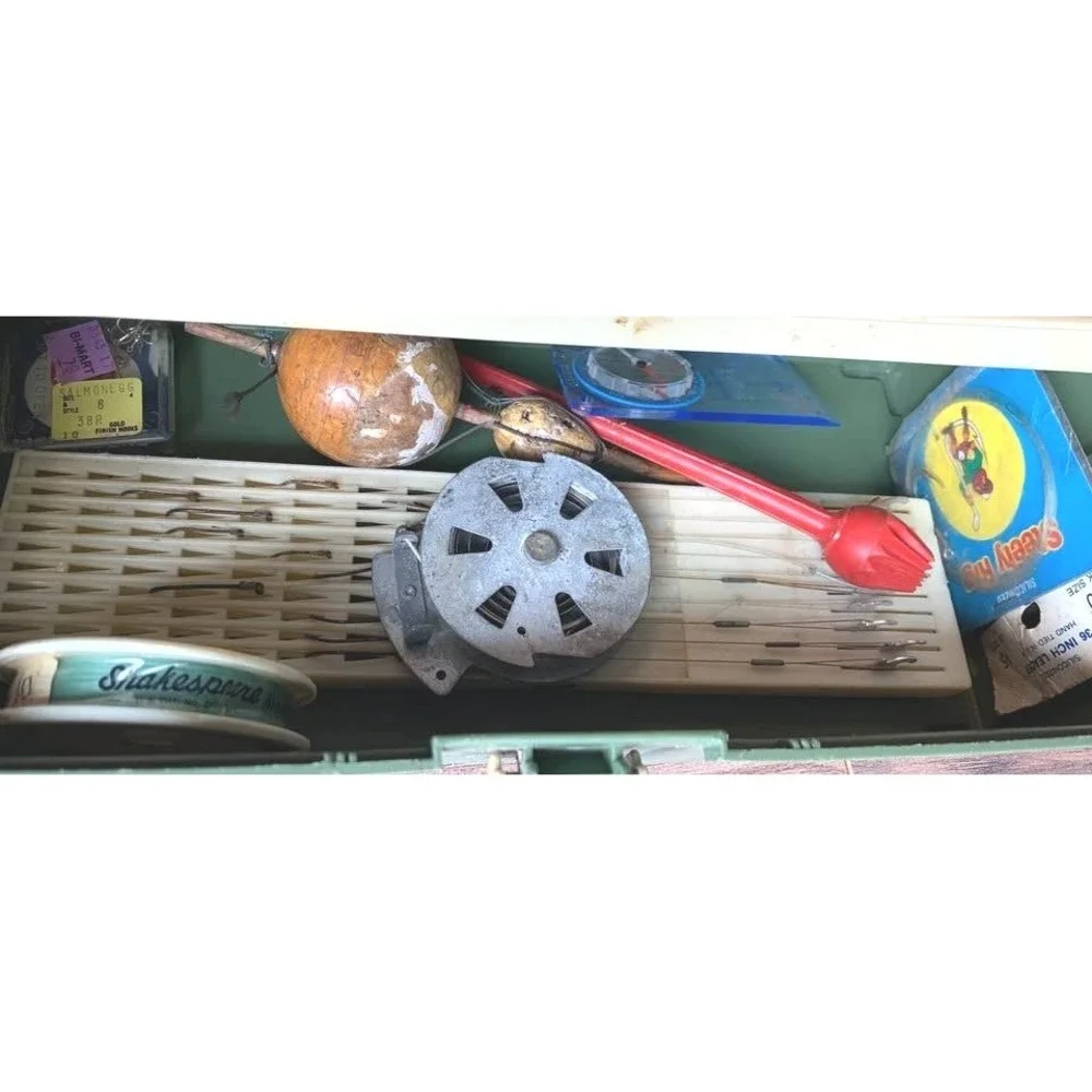 Plano 2110 Vintage Fishing Tackle Box Green Single Tray With Lures And Hooks